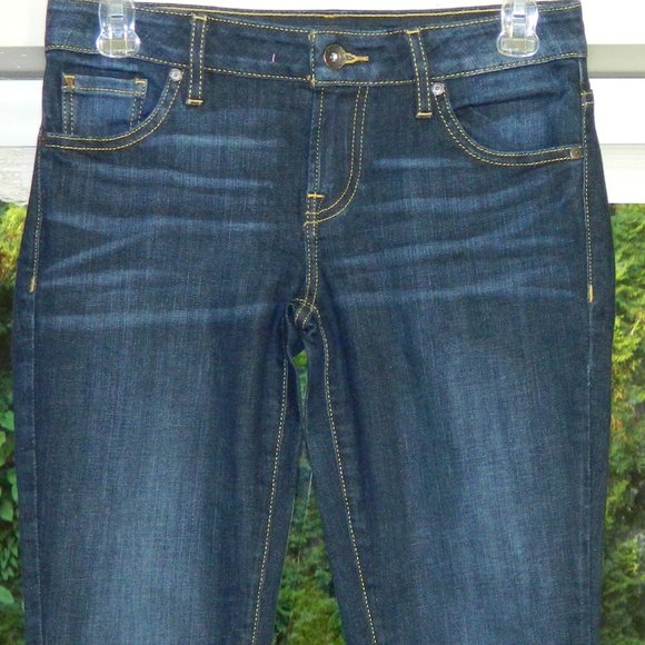 2 for/ $35 GUESS Dark Blue Mild Distressed Straight Leg Mid Rise Jeans Size 26 - Picture 4 of 11